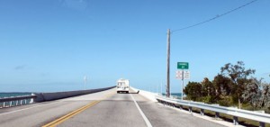 Percorrendo la Strada da Miami a Key West, Florida