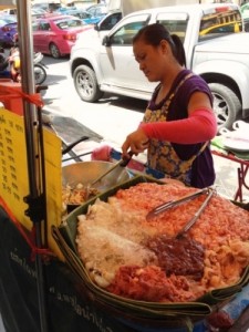 Kappaw Gai (pollo al basilico piccante)