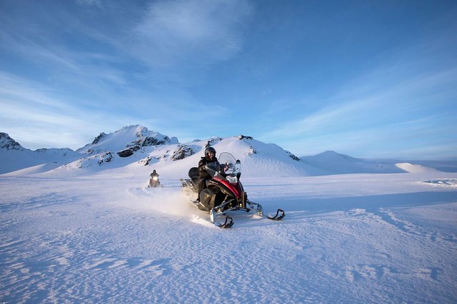 Islanda: le Migliori Escursioni in Motoslitta, Super Jeep e Trekking sui Ghiacciai da Reykjavik