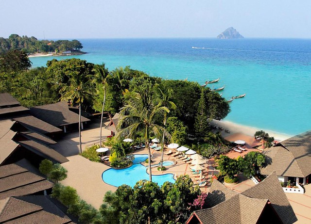 Phi Phi Holiday Resort: Tanti Servizi e Tariffe Non Eccessive su Una Spiaggia Magnifica
