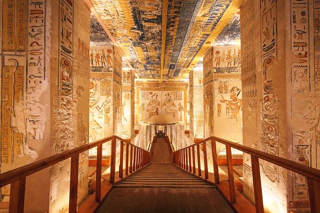 The Treasures of the West Bank Tour: Full-Day Guided Tour to the Valley of the Kings and Temples of the West Bank of the Nile from Luxor