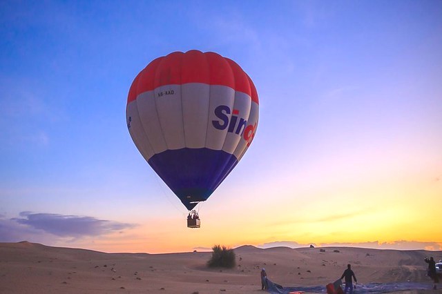 In Mongolfiera sul Deserto: Escursione da Dubai con Volo di 1 Ora in Mongolfiera sopra il Deserto all'Alba | Le Migliori Escursioni nel Deserto a Dubai