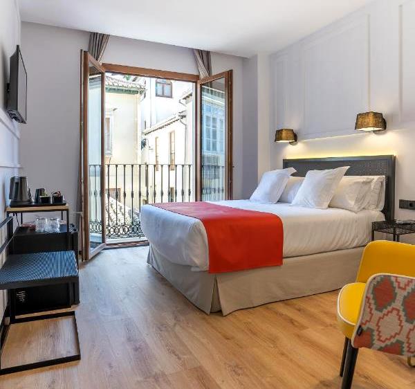 Hotel Boutique Puerta de las Granadas: Uno dei Migliori Alberghi 3 Stelle Dove Dormire a Granada