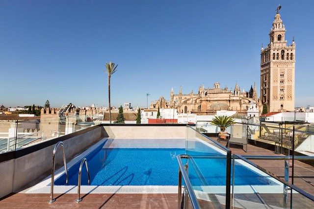 Hotel Casa 1800 Sevilla: Piscina sul Tetto con Vista Ravvicinata sulla Giralda