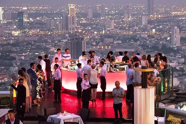 I 12 Migliori Rooftop Bars e Ristoranti Panoramici di Bangkok