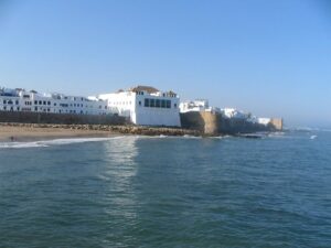 Guida ad Asilah: Dove Alloggiare, Cosa Visitare e le Spiagge Più Belle