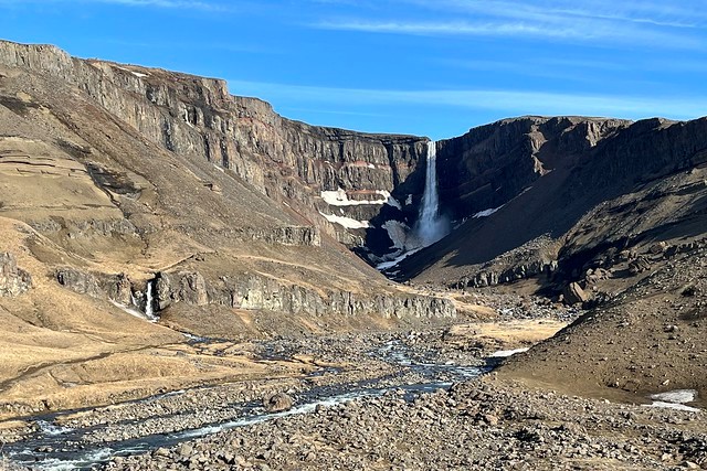 Escursione alla Cascata di Hengifoss in Islanda