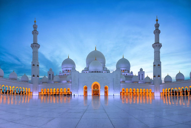 Guida ad Abu Dhabi ed ai Migliori Quartieri ed Alberghi Dove Alloggiare