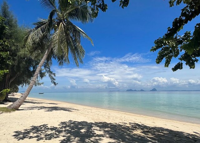 I Migliori Alberghi Dove Dormire sulla Spiaggia Principale di Koh Ngai | La Favolosa Isola di Koh Ngai in Thailandia I Migliori Alberghi Dove Dormire sulla Spiaggia Principale di Koh Ngai | La Favolosa Isola di Koh Ngai in Thailandia