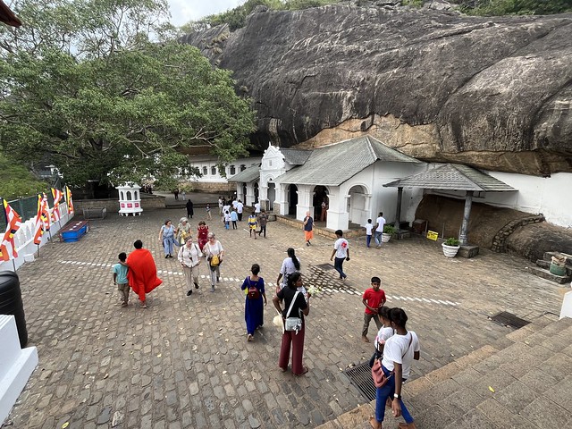 Come Arrivare al Dambulla Cave Temple | Le Grotte di Dambulla: Visitare il Dambulla Cave Temple nello Sri Lanka Come Arrivare al Dambulla Cave Temple | Le Grotte di Dambulla: Visitare il Dambulla Cave Temple nello Sri Lanka