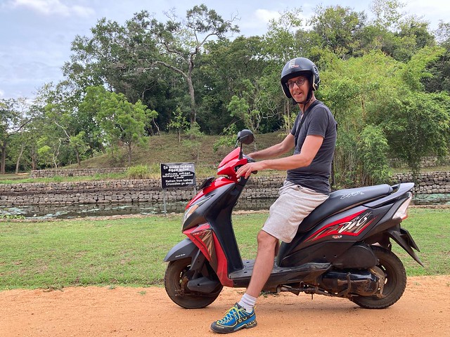 Come Spostarsi a Sigiriya in Auto, Tuk-Tuk e Motorino e le Escursioni Organizzate Come Spostarsi a Sigiriya in Auto, Tuk-Tuk e Motorino e le Escursioni Organizzate
