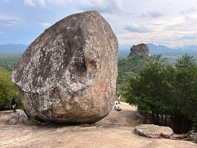 Pidurangala Rock: Una Facile e Divertente Ascensione ad un Picco Roccioso con Vista a 360° sulla Foresta | Cosa Vedere a Sigiriya: le 7 Attrazioni Più Belle da Non Perdere a Sigiriya Pidurangala Rock: Una Facile e Divertente Ascensione ad un Picco Roccioso con Vista a 360° sulla Foresta | Cosa Vedere a Sigiriya: le 7 Attrazioni Più Belle da Non Perdere a Sigiriya nello Sri Lanka