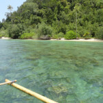 Canoa a bilanciere An outrigger canoe in Pulau Cubadak Sumatra