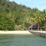 Il ristorante ed il centro diving... Restaurant and diving centre of Paradiso Village Pulau Cubadak