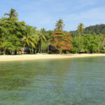 La spiaggia bianca di Pulau Cubadak a West Sumatra in Indonesia White Beach in Pulau Cubadak in Sumatra Island Indonesia