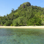 La magnifica spiaggia di Pulau Cubadak The great beach of Pulau Cubadak in Sumatra, Indonesia