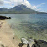 La spiaggia più bella di Pulau Maitara The best beach of Ternate and Tidore area in is Pulau Maitara