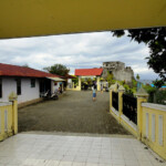Il vialetto di accesso al Benteng Tolukko a Pulau Ternate Way to Benteng Toluku in Pulau Ternate The Moluccas