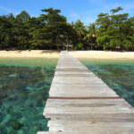 Pulau Bangka, è questa la prima immagine che ti accoglie all’arrivo... This is the first image you get of Pulau Bangka when you arrive by boat from Sulawesi