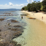 Pulau Bangka, la spiaggia con la bassa marea... Pulau Bangka Beach at Low Tide