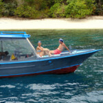 Una delle potenti e comode barche del Coral Eye One of the Diving Boats of Coral Eye Resort of Pulau Bangka near Sulawesi in Indonesia