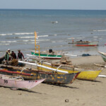 Villaggio di pescatori lungo la costa meridionale di Sulawesi A fishing village on the road from Makassar to Tanjung Bira in South Sulawesi in Indonesia