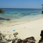 Pantai Liang Kareta è quasi sempre deserta... The secret second cove of Pantai Liang Kareta on the West Coast of Pulau Pasi near Selayar Island in South Sulawesi Indonesia