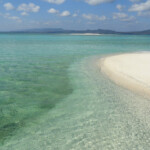 Un remoto sandbank a Pulau Bahuluang Sandbank near Pulau Bahuluang off Selayar Island in South Sulawesi in Indonesia