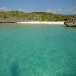 Pulau Bahuluang, un’isola molto remota nel Mare di Flores The Best Beaches of Indonesia are in Pulau Bahuluang near Selayar Island Sulawesi