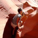 Qualche facile passaggio di arrampicata Easy Climbing in Upper Waterholes Canyon near Page in Arizona
