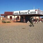Il piazzale dove si parcheggia e si fanno i biglietti Kens Tours Lower Antelope Canyon near Page in Arizona
