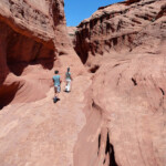 Riprendiamo la via del ritorno Walking into Waterholes Canyon near Page in Arizona