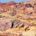Davanti a noi si spalanca uno scenario incredibile Valley of Fire State Park from the Fire Wave Trail