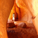 E ci ritroviamo dentro ad una specie di grotta... A Mystery Section of the Trail to Hidden Ruin near Monument Valley