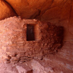 L’antico insediamento Anasazi Unknown Anasazi Cliff Dwelling near Monument Valley