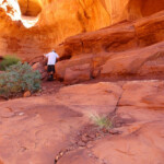 Si continua, il meglio deve ancora arrivare Looking for the Right Way to the Hidden Ruin on Top Rock Door Mesa near Monument Valley