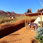 La Rock Door Mesa vista dal Tipi Village Rock Door Mesa from Tipi Village near Monument Valley