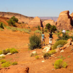 E’ ora di tornare Tear Drop Arch and Hidden Ruin Hike near Monument Valley