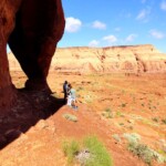 A pochi passi da Teardrop Arch Teardrop Arch on the Top of Rock Door Mesa near Monument Valley
