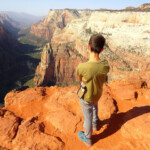 Zion Canyon da Observation Point a 1.983 slm From Observation Point looking to Angels Landing in Zion National Park in Utah