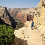 Le vedute panoramiche non mancano Going down to the valley from Observation Point in Zion National Park in Utah