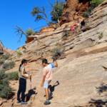 Eccoci alla scalinata Stairs in the first section of Canyon Overlook Trail in Zion National Park in Utah