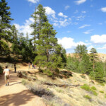 In cammino sul fondo dell’Anfiteatro Connecting trail between Navajo Loop and Queens Garden in Bryce Canyon National Park in Utah