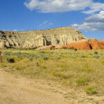 E’ qui che la sterrata si divide, tu devi andare a destra On the Road to Shakespeare Arch and Sentinel Trail in Kodachrome Basin State Park in Utah USA