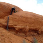 E’ il punto chiave… On the Slickrock Cutoff of Shakespeare Arch and Sentinel Trail in Kodachrome Basin State Park in Utah USA