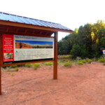 Parking area al Shakespeare Arch/Sentinel Trailhead Parking area at Shakespeare Arch and Sentinel Trail Trailhead in Kodachrome Basin State Park in Utah USA
