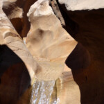 Vediamo anche la prima cascata Small fall near the trailhead of Willis Creek Canyon in Utah