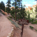 La segnaletica è esemplare… Starting point of the connecting trail between Navajo Loop and Queens Garden in Bryce Canyon National Park in Utah