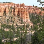 Il punto più basso dell’Anfiteatro The Bottom of Navajo Loop Coming from the Peek A Boo Loop Trail in Bryce Canyon National Park in Utah