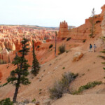 Il sentiero è facile... The Trail between Bryce Point and the Peek A Boo Junction in Bryce Canyon National Park in Utah